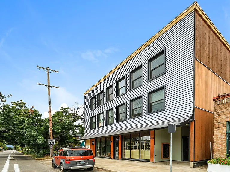 1515 N Rosa Parks Way — Photo 2