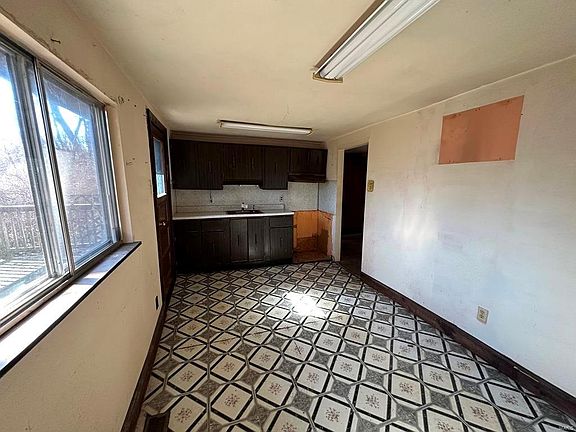 5th image of 1302 Coburg Lands Dr