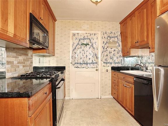 3rd image of 24 Barnes Dr