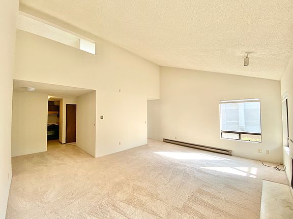 3rd image of 1051 108th Ave NE #1079-05