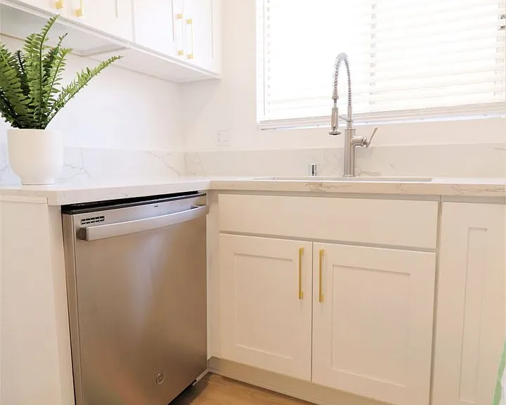 2 Weeks Free! Remodeled 1-Bedroom — Photo 20