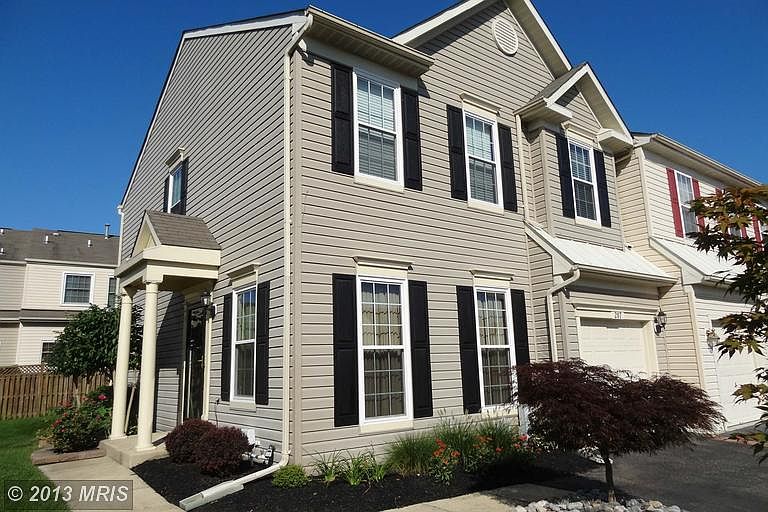 1st image of 207 Eisenhower Ct