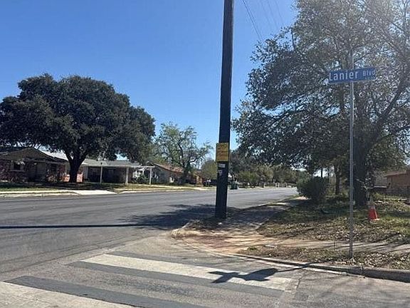 4th image of 430 Lanier Blvd