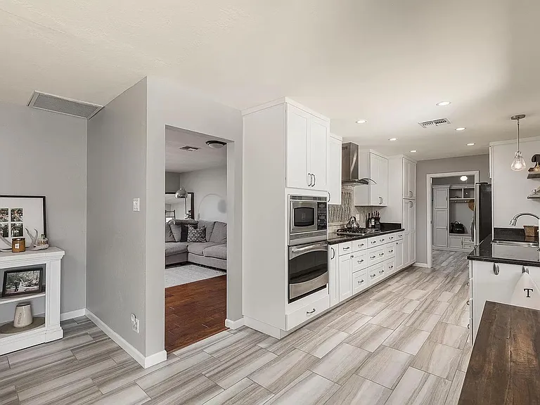 3326 N 63rd Pl — Photo 10
