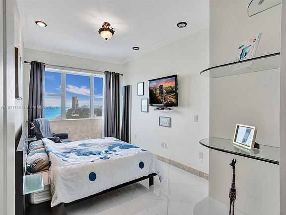4th image of 3113 S Ocean Dr APT 404