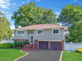 44 N Kings Ave, Lindenhurst, NY