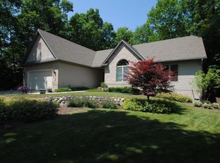 6825 S 35th St, Franklin, WI 53132