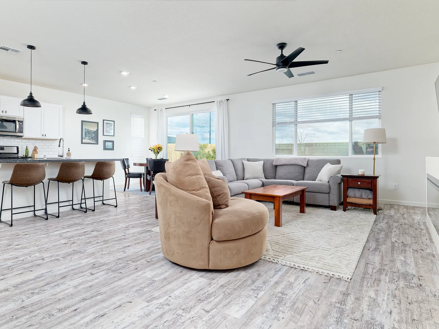 3 bed, 2.5 bath, 1746 sqft, $3,250 — Photo 2