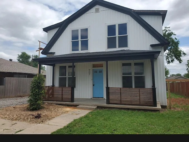 907 S Hoff Ave #1 — Photo 1
