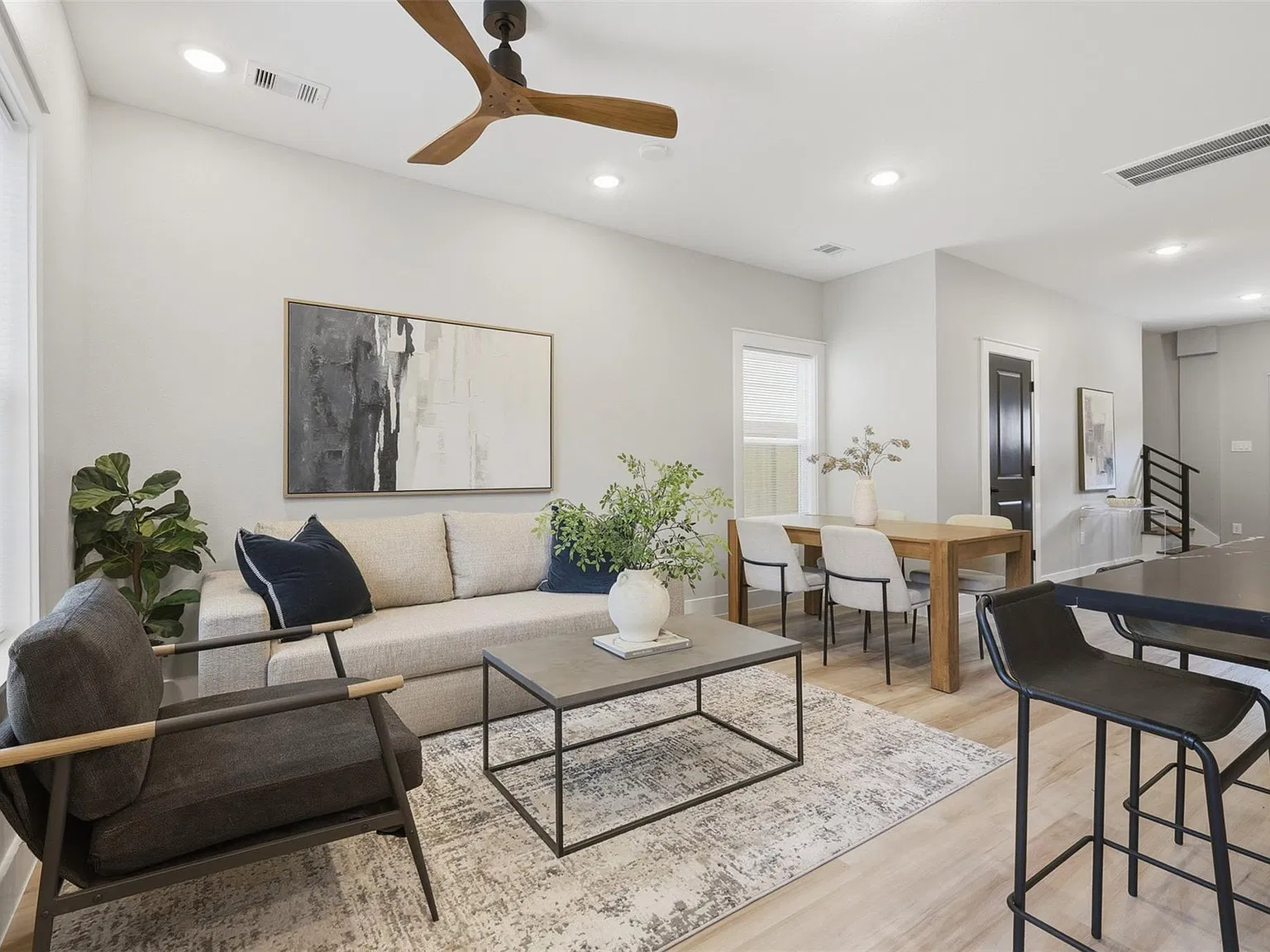 2 bed, 2.5 bath, 1320 sqft, $2,050 — Photo 1