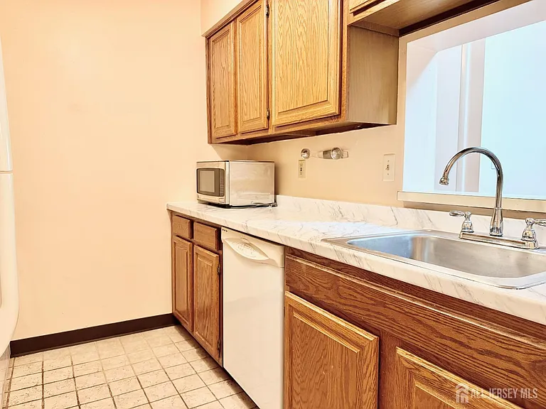 2310 Ravens Crest Dr — Photo 9
