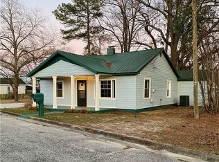 104 McLaurin St, Maxton, NC 28364