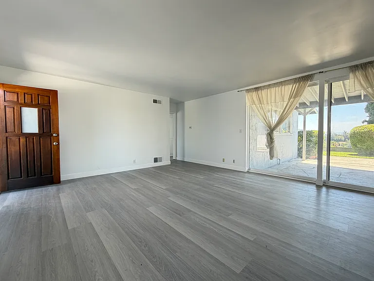 1100 S Isabella Ave — Photo 5