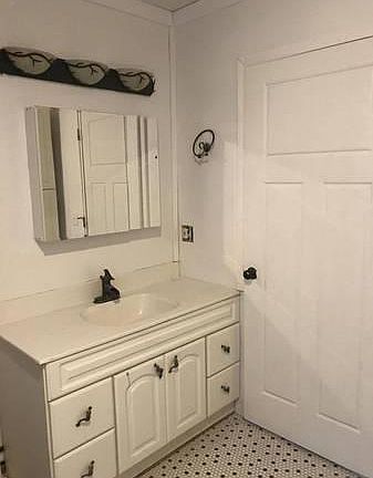 5th image of 4740 S Spruce Ave
