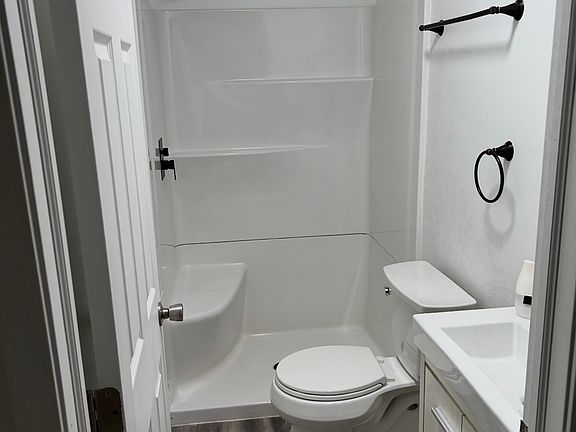 4th image of 376 Brockway Ave #A