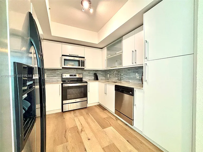 500 NE 29th St #601 — Photo 7