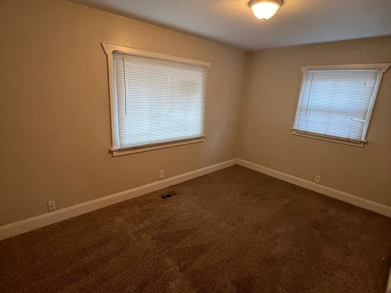2622 S Green St — Photo 16