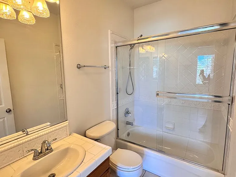 326 Manila Ave — Photo 37