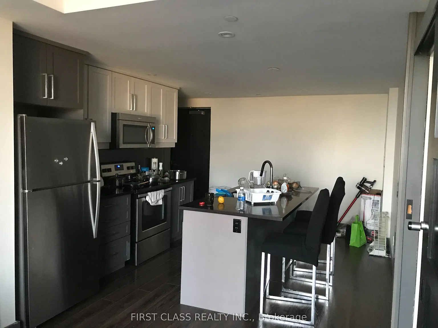 2 bed, $1,950 — Photo 2