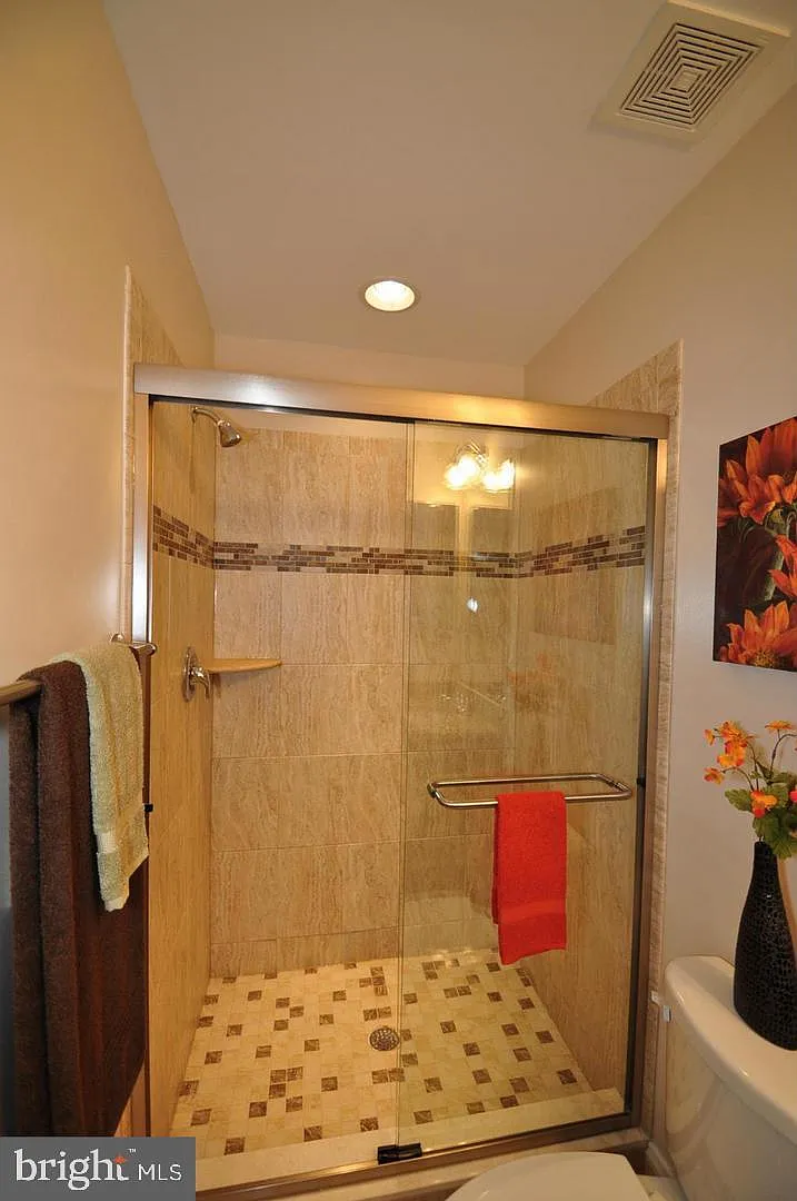 3 bed, 3.5 bath, 2152 sqft, $3,800 — Photo 3
