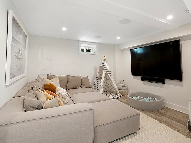 50 Manor Ln N — Photo 16