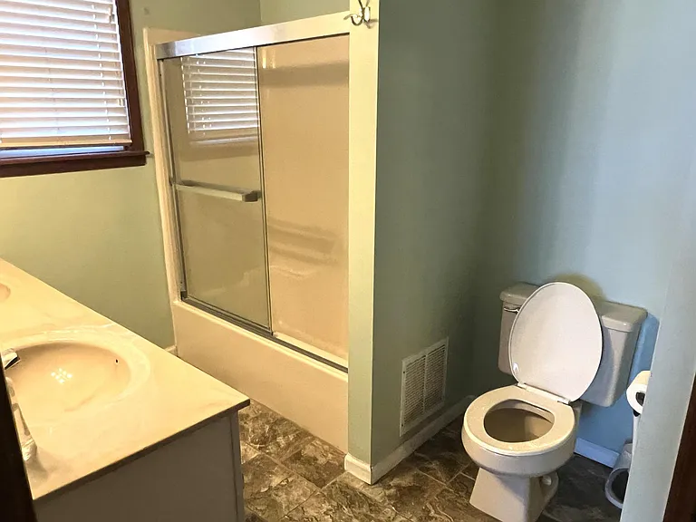 Main bathroom