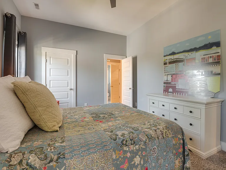 508 Morton Ave — Photo 32