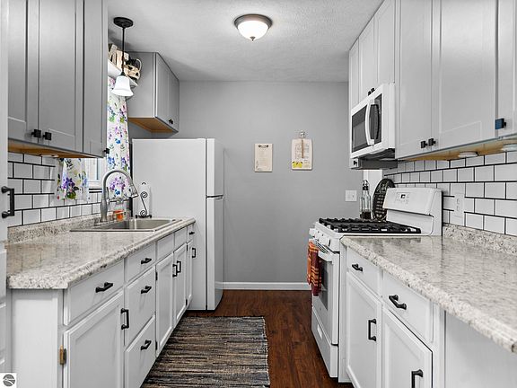 5th image of 4822 Candlewood Ln