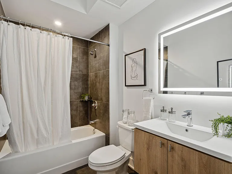 1201 W Girard Ave — Photo 30