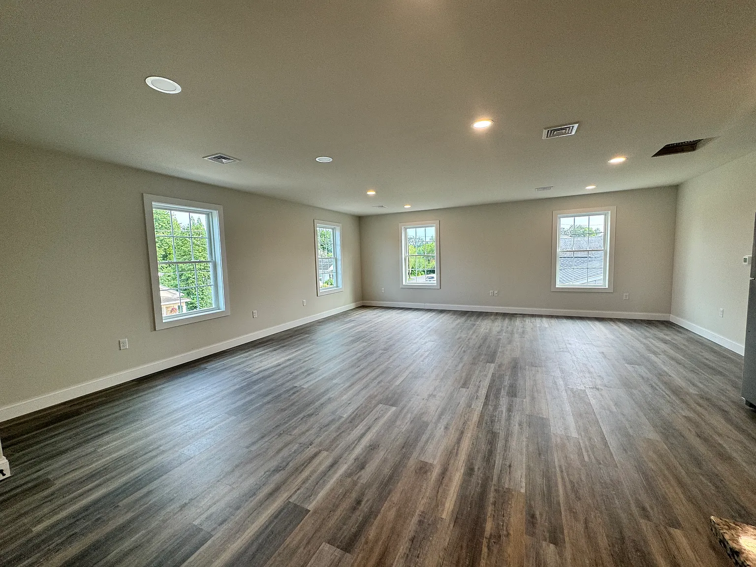 2 bed, 1.5 bath, 1600 sqft, $1,900 — Photo 3