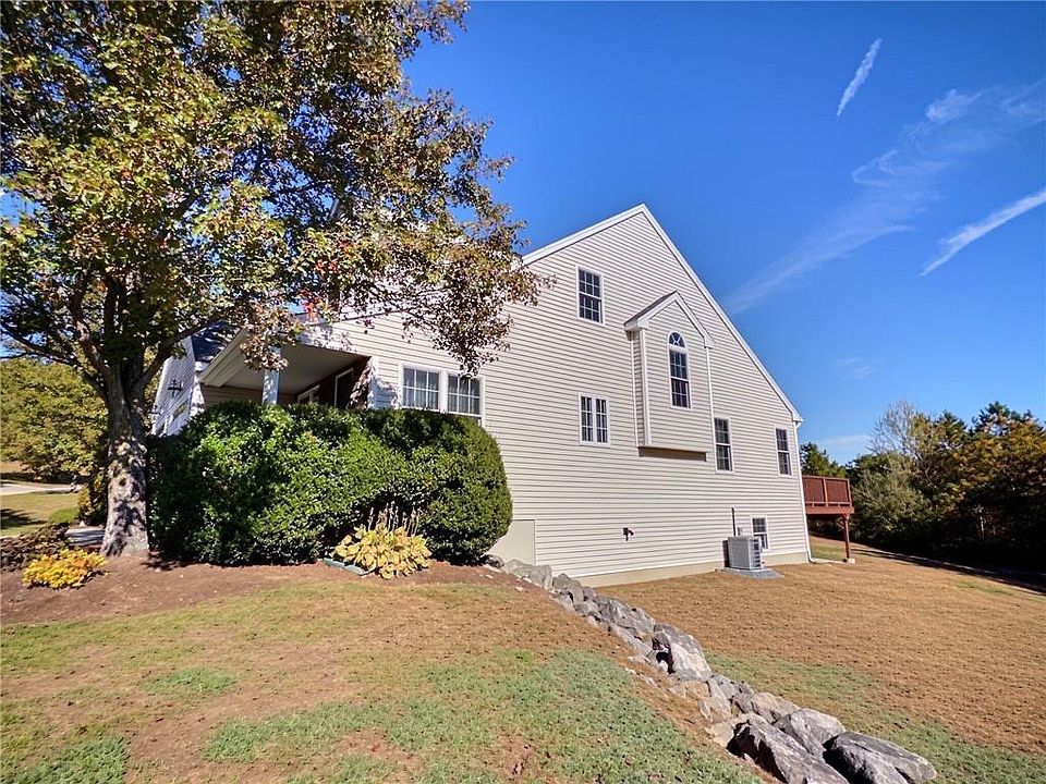 2nd image of 30 Fox Run Rd
