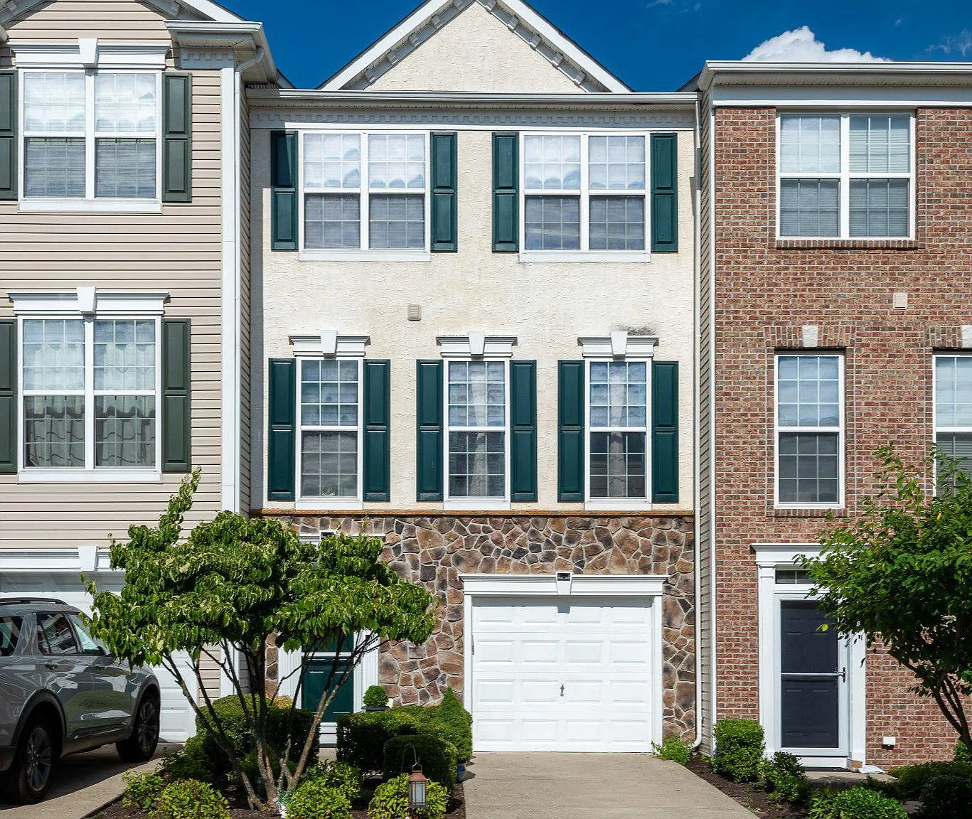 3 bed, 4.0 bath, 1900 sqft, $3,000 — Photo 1