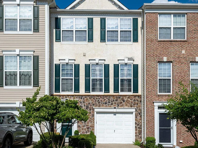 235 Baxter Dr — Photo 1