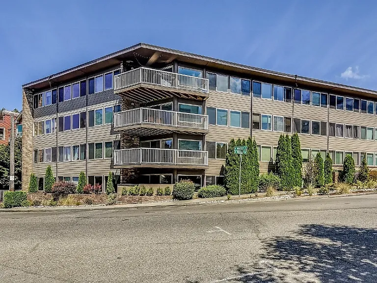 Mercer Crest Apartments — Photo 11