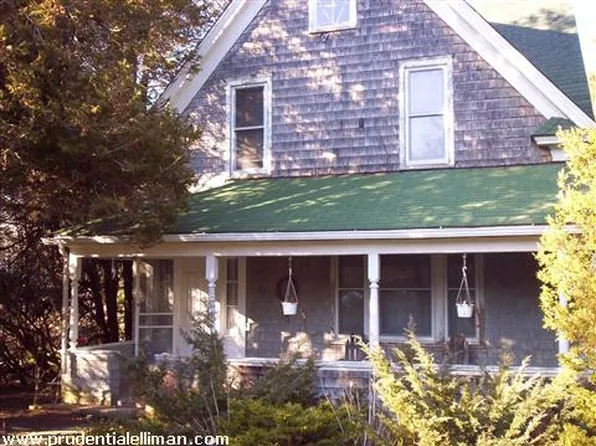 21 Bay Ave, East Quogue, NY 11942