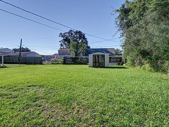 4th image of 421 Holy Cross Pl