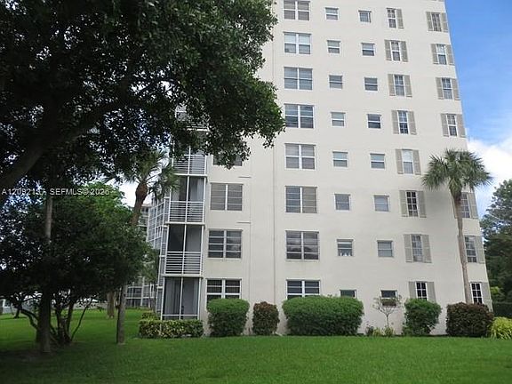 3rd image of 3499 Oaks Way APT 708
