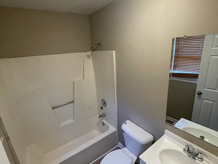 521 Swann St — Photo 10