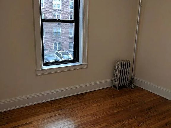 3rd image of 3049 Crescent St APT H3c4
