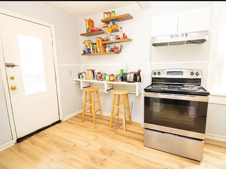 728 Brooklyn Ave — Photo 14