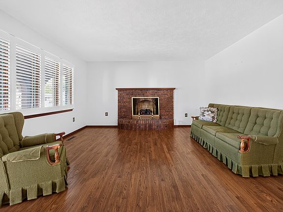 4th image of 200 Robert Dr