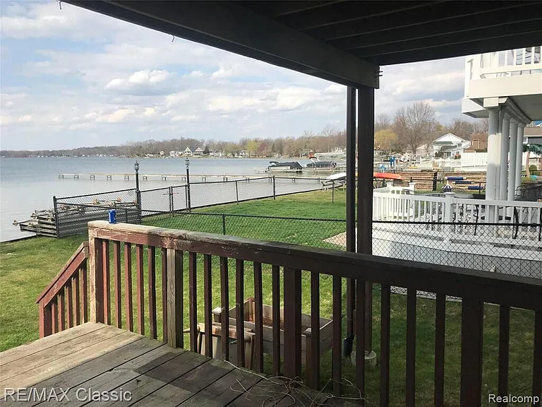 381 E Shore Dr — Photo 4