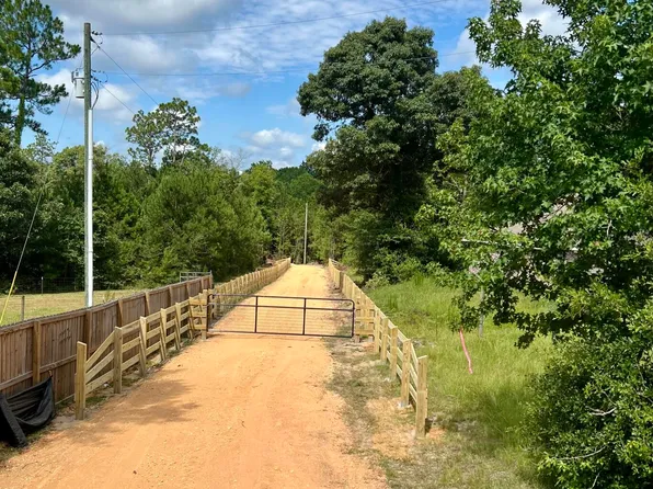 955 J B Horne Rd, Hattiesburg, MS 39401