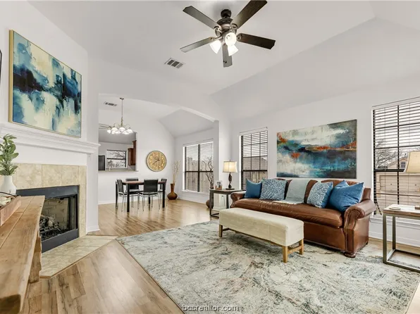 2000 Turning Leaf Dr, Bryan, TX 77807