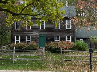 5N521 Powis Rd, Wayne, IL 60184