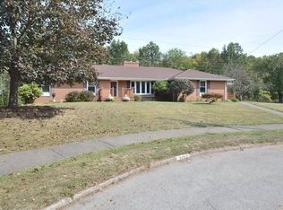 3102 Kingston Ln, Youngstown, OH