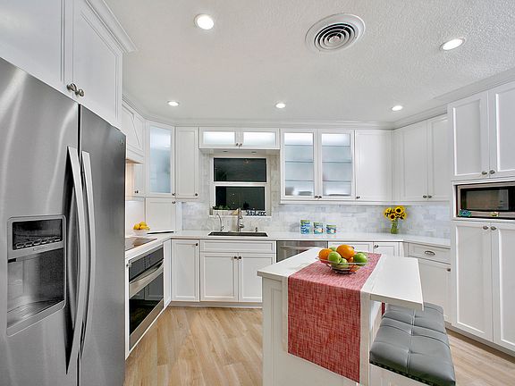 3rd image of 5501 N Ocean Blvd