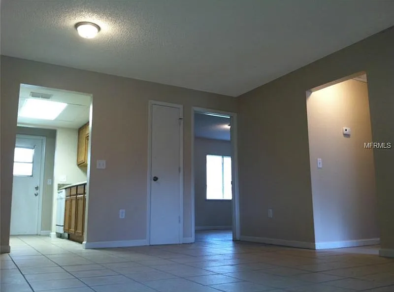 2 bed, 1.5 bath, 900 sqft, $1,300 — Photo 3
