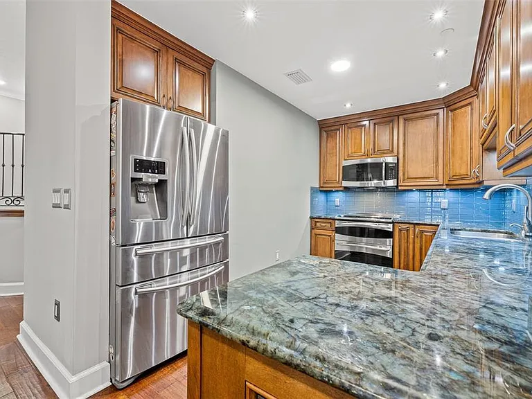 300 Beach Dr NE #305 — Photo 10