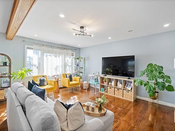 4th image of 340 Marsan Dr
